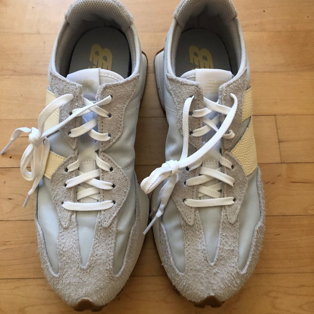 New Balance 327 sneakers